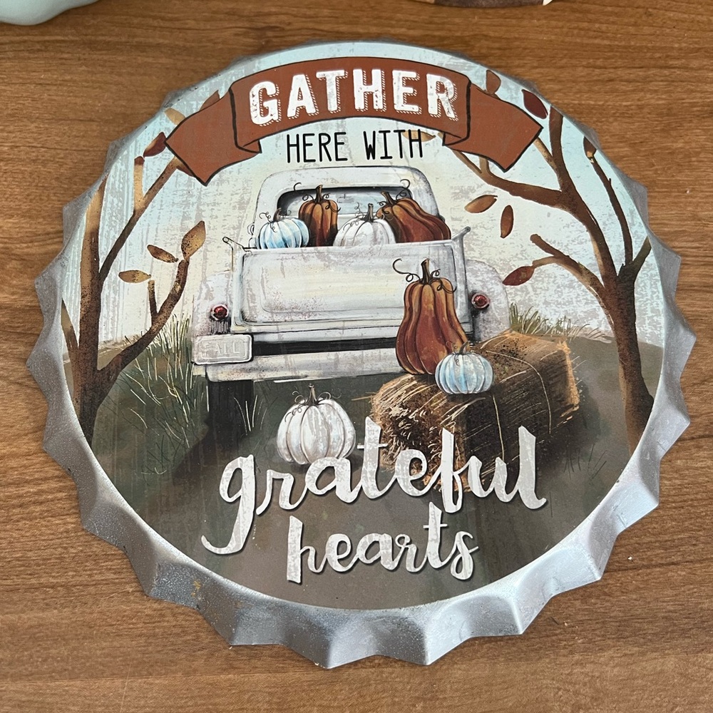 NWT White Pickup Truck , Pumpkins Metal Bottle Cap Wall Hanging 9” Diame…